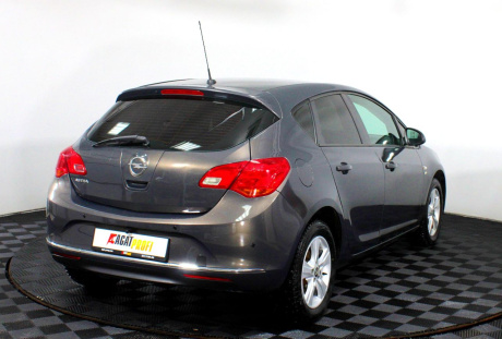 Opel Astra 2014 года с пробегом 116 086 км, фото 5