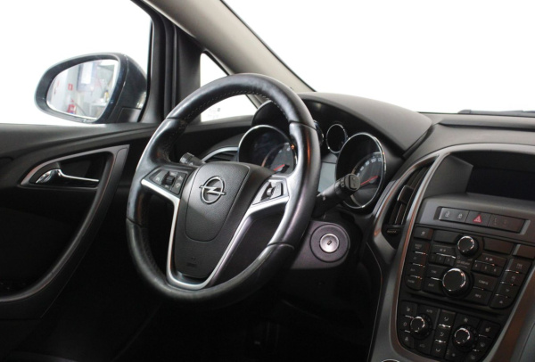 Opel Astra 2014 года с пробегом 116 086 км, фото 9