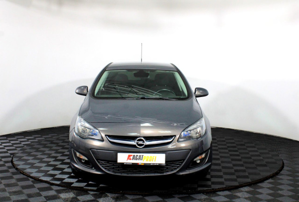 Opel Astra 2014 года с пробегом 116 086 км, фото 2