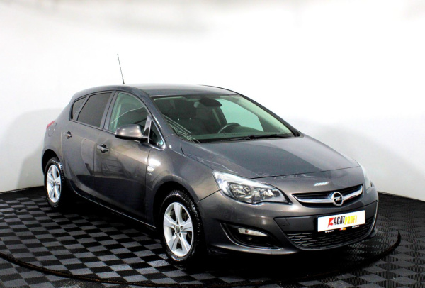 Opel Astra 2014 года с пробегом 116 086 км, фото 3