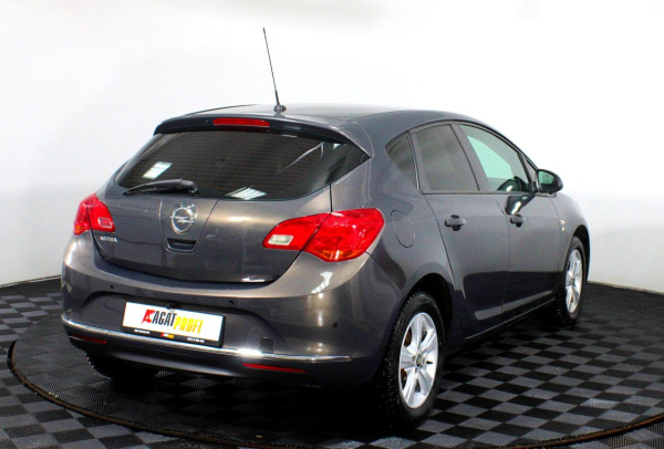 Opel Astra 2014 года с пробегом 116 086 км, фото 5