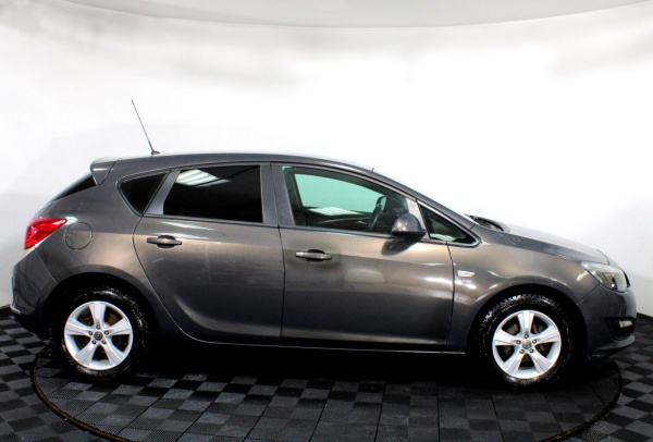 Opel Astra 2014 года с пробегом 116 086 км, фото 4
